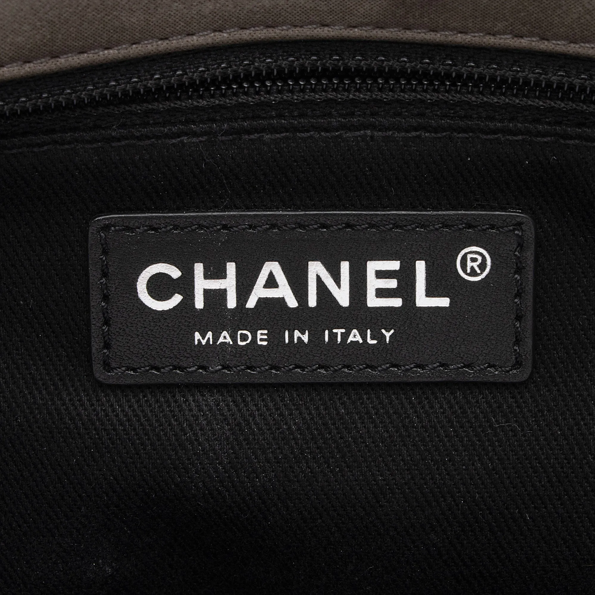 Chanel Iridescent Calfskin VIP Flap Bag (SHF-UvQfgO)
