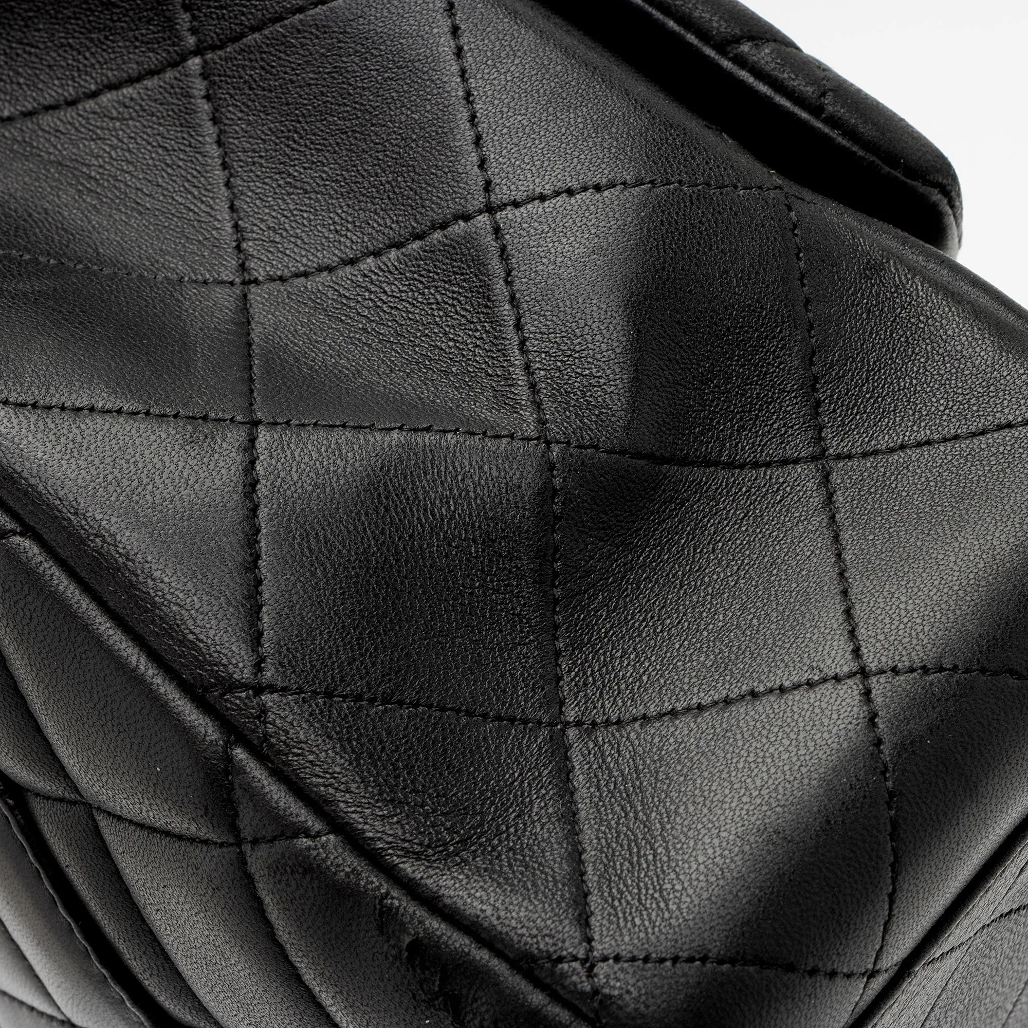 Chanel Lambskin Classic Maxi Single Flap Bag (SHF-zrKD0o)