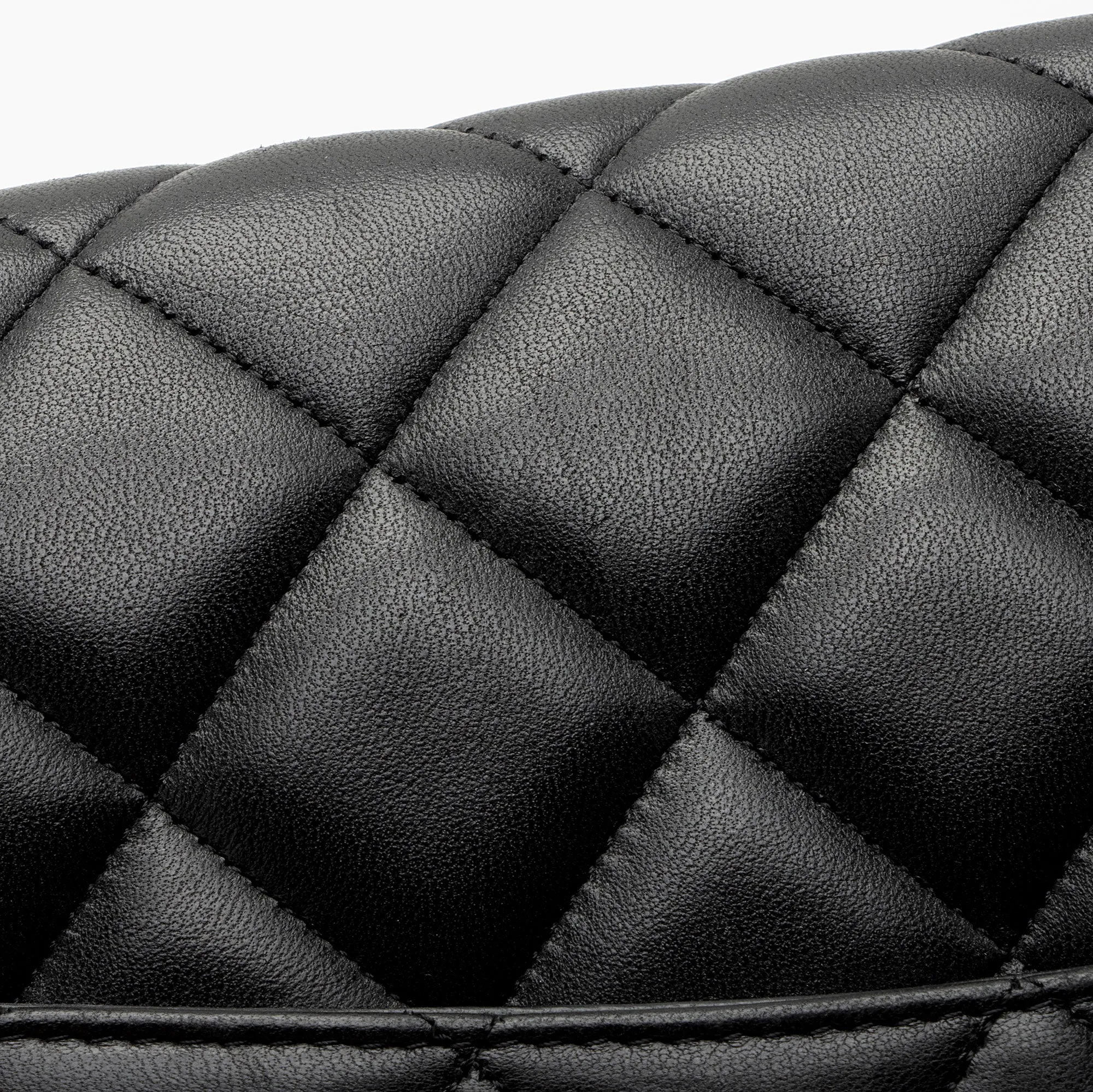 Chanel Lambskin Classic Maxi Single Flap Bag (SHF-zrKD0o)