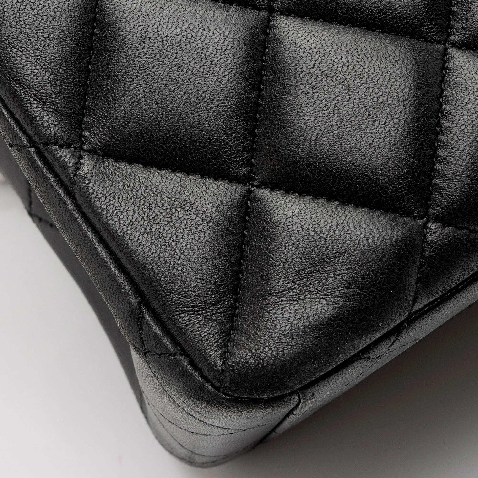 Chanel Lambskin Classic Maxi Single Flap Bag (SHF-zrKD0o)
