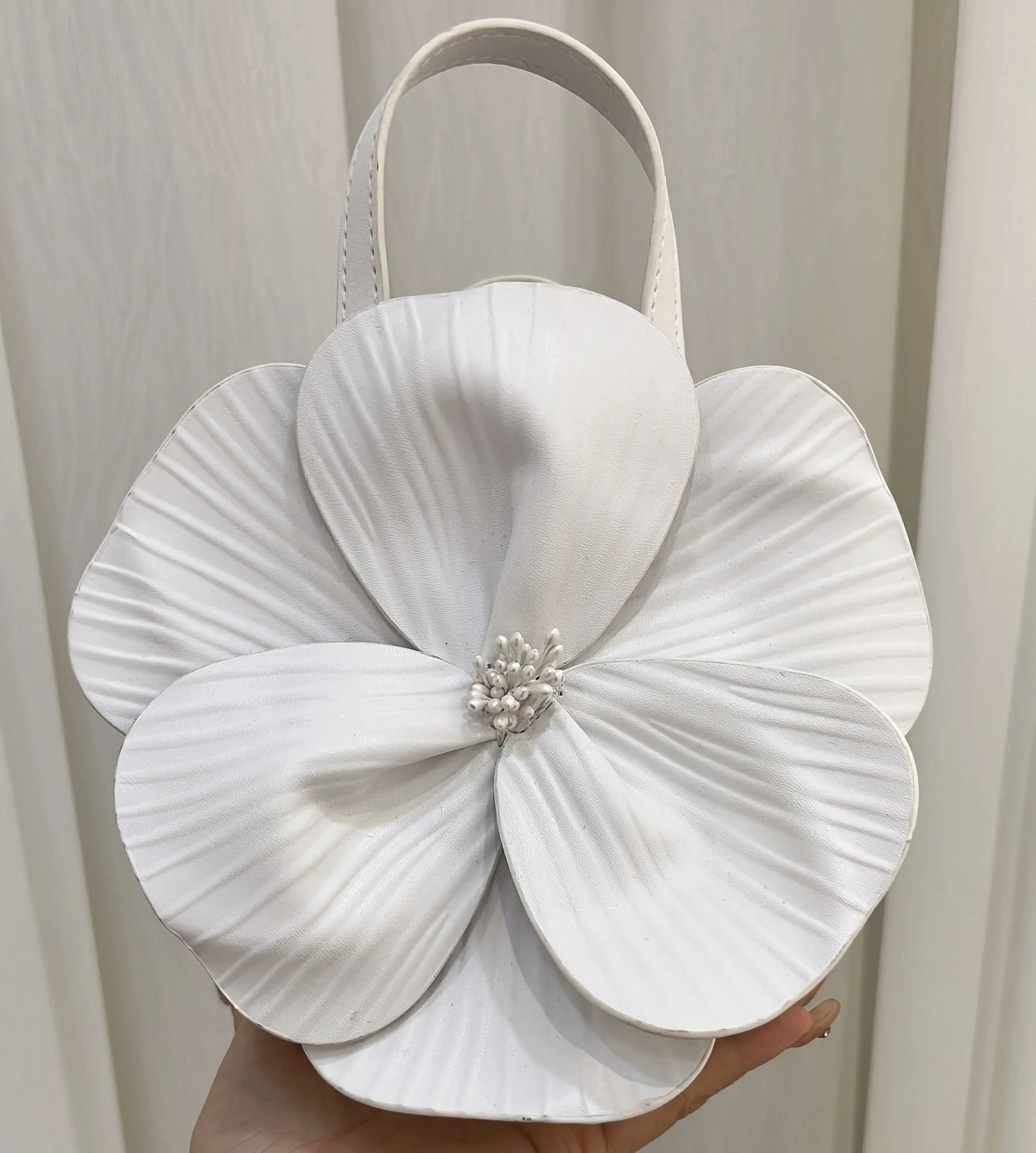 Fashionable 3D Petal Flower Solid Color Collar Handbag (including Lining)