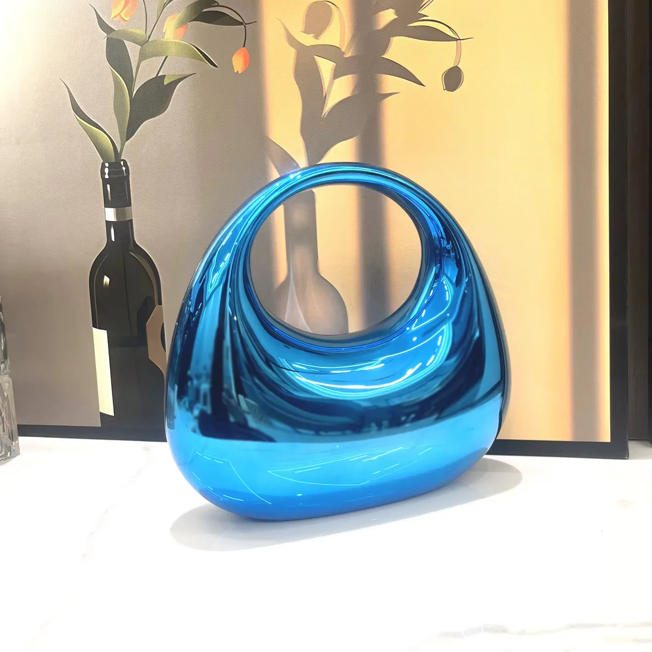 Golden Luxe Moon Clutch – The Epitome of Elegance & Sophistication