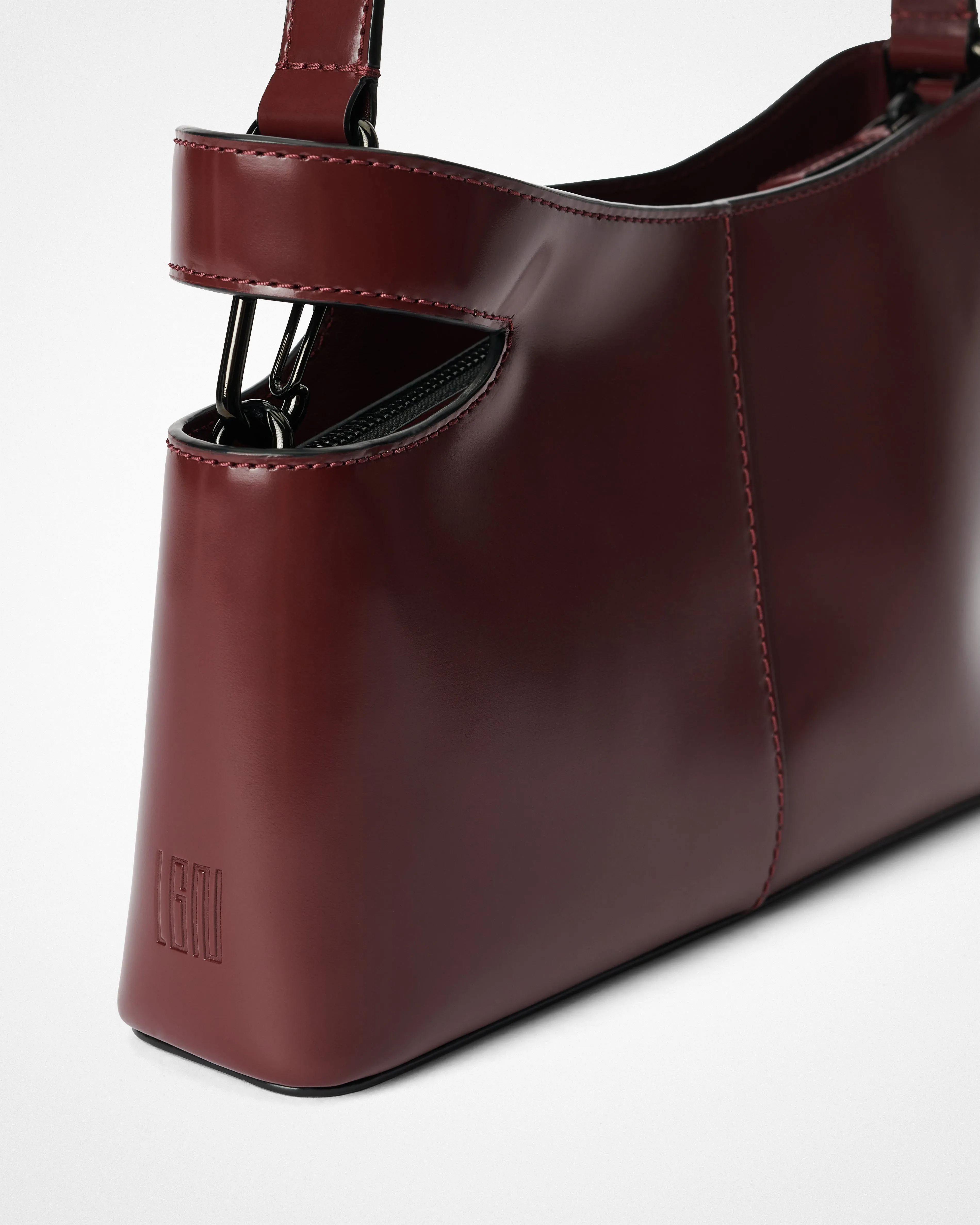 LOUIS-GABRIEL NOUCHI x ECCO.kollektive - Sor Crossbody Soft Lagoon in Rouge Noir