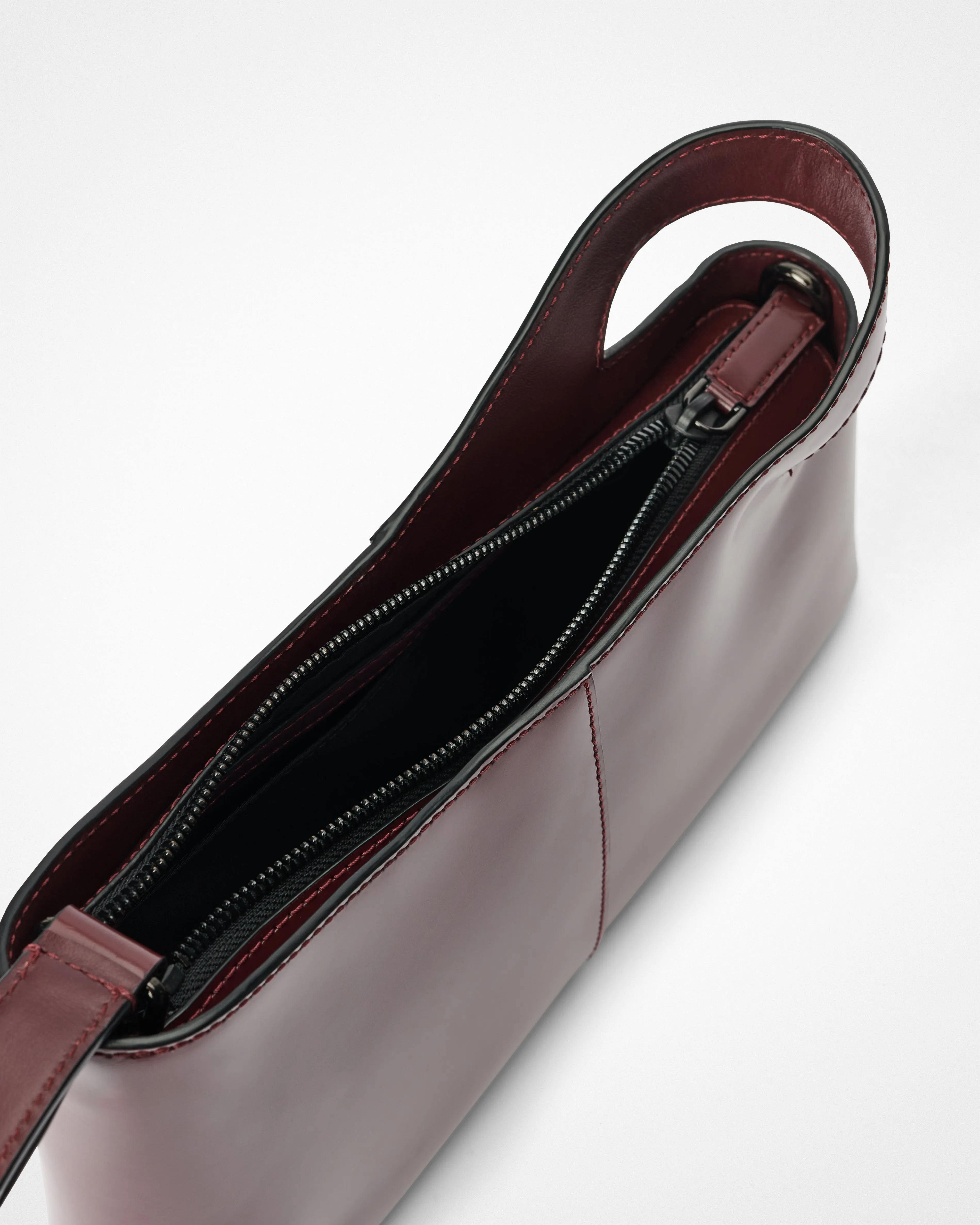 LOUIS-GABRIEL NOUCHI x ECCO.kollektive - Sor Crossbody Soft Lagoon in Rouge Noir